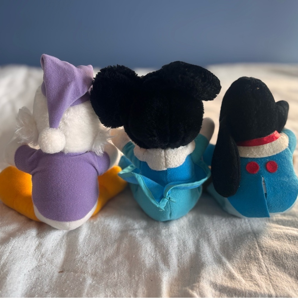3 Mickey’s Christmas Carol Plush. Scrooge, Minnie, Goofy - Picture 2 of 7